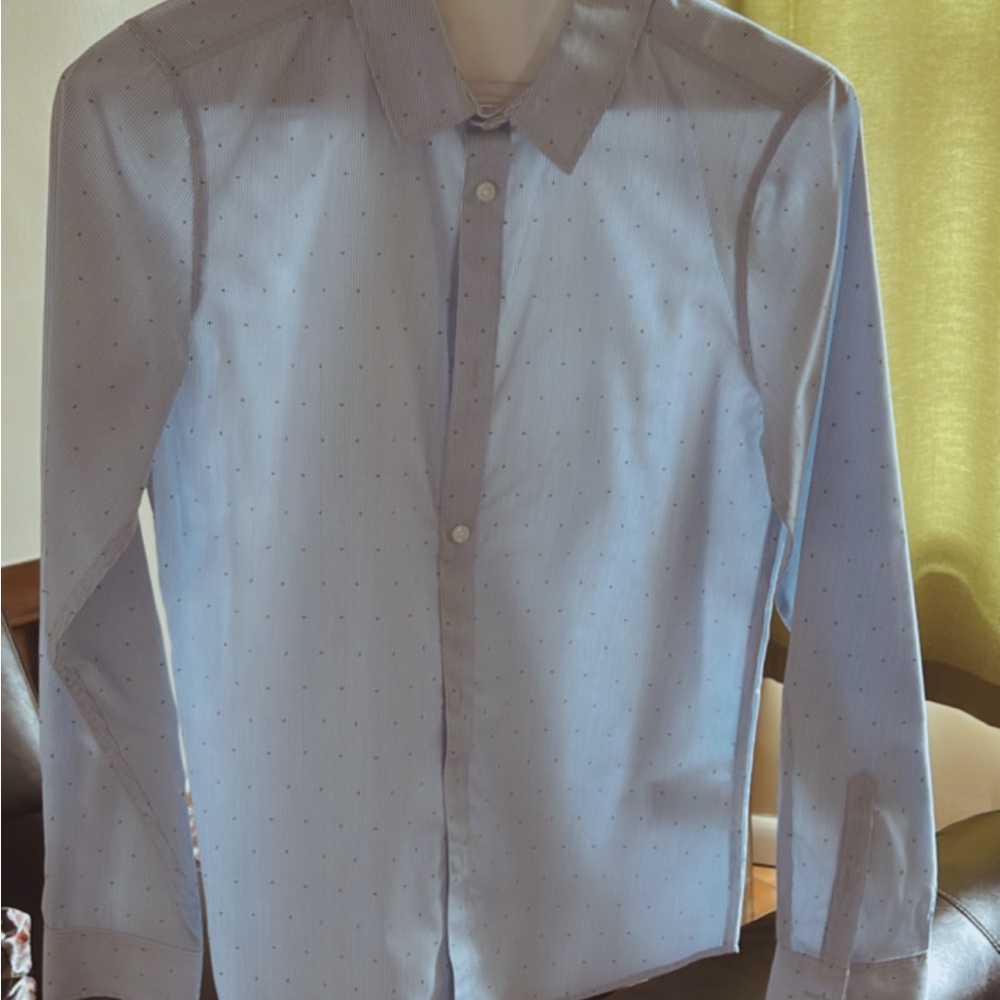 H&M Blue Dress Shirt with Pointed Collar and Long Sleeves